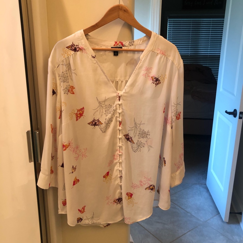 Torrid Blouse w/Butterfly Design (Size 3)